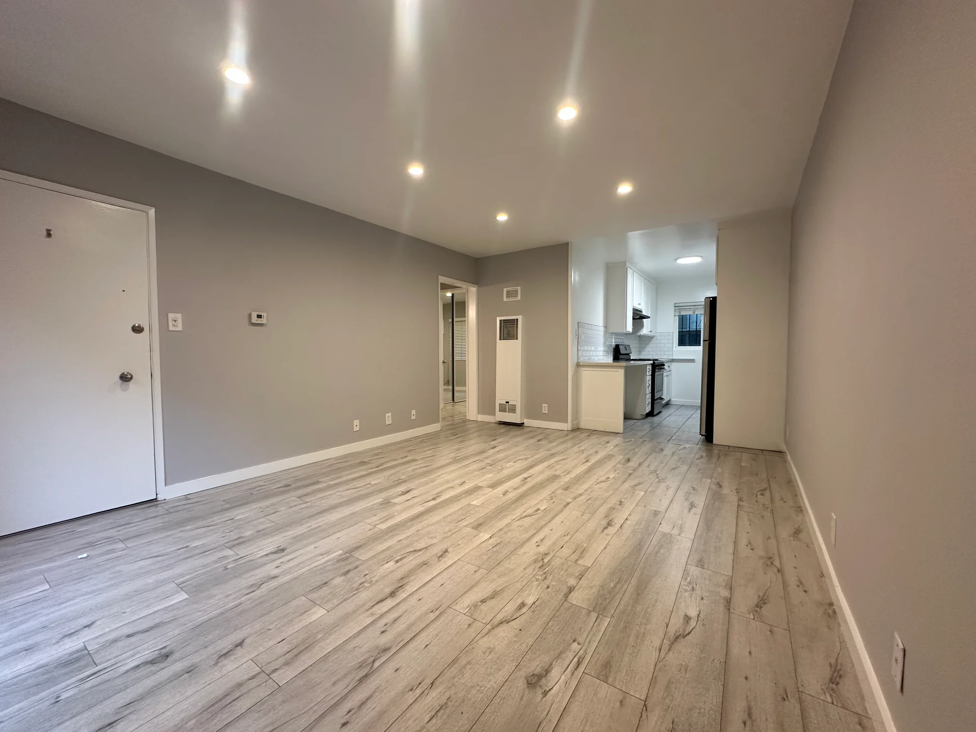 $2,195/mo — 1 bd, 1 ba House at 7555 De Longpre Avenue, Los Angeles