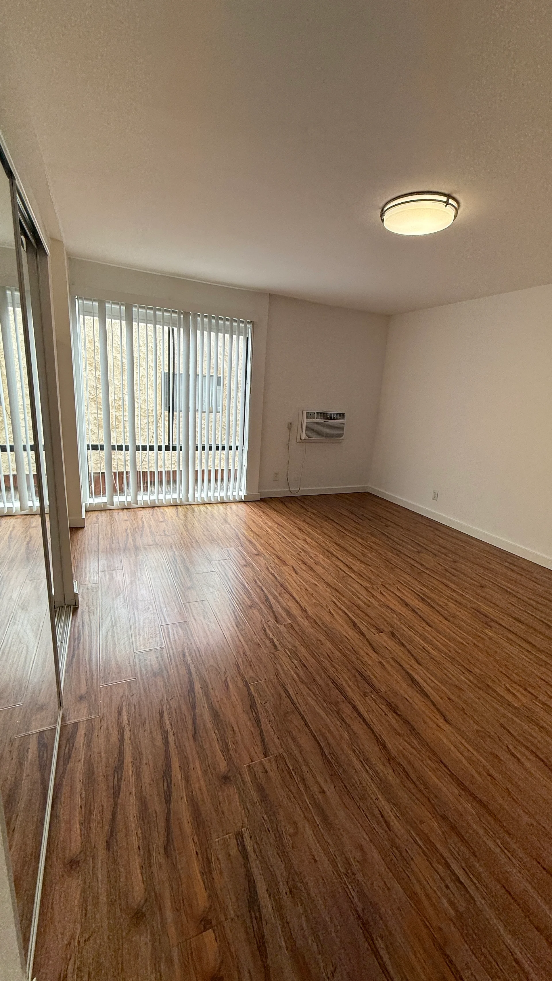 $1,650/mo — Studio, 1 ba House at 7044 Hawthorn Avenue #214, Los Angeles